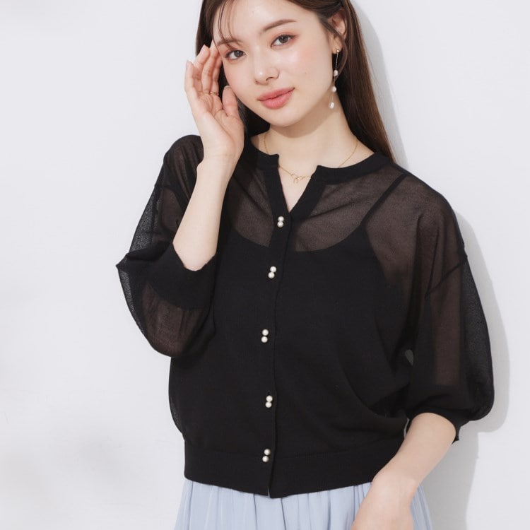 クチュールブローチ(Couture Brooch)の【前後2WAY・二の腕カバー】ダブルパール調釦LEVITA5分袖カーディトップス カーディガン/ボレロ