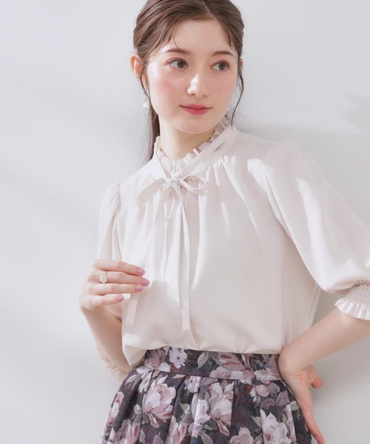 クチュールブローチ(Couture Brooch)の【5分袖・通勤】リボンタイ付きピコフリル5分袖ブラウス9