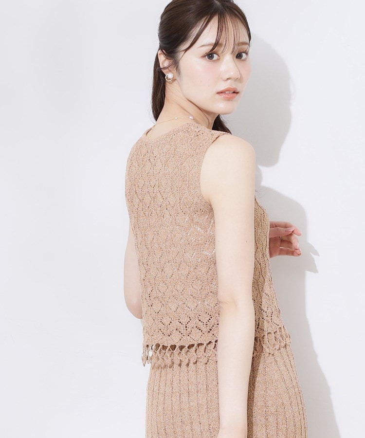 クチュールブローチ(Couture Brooch)の透かし編みフリンジニット2