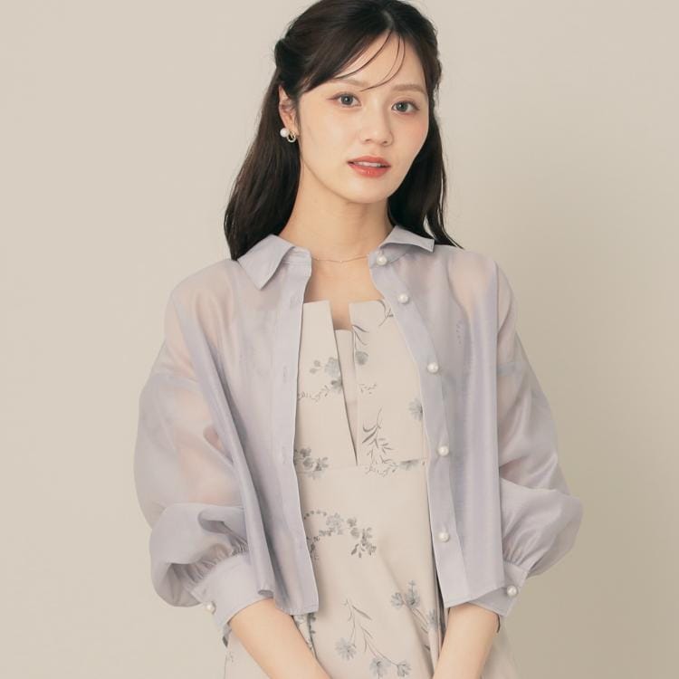 クチュールブローチ(Couture Brooch)の【洗える・秋まで使える】パール調ボタンシアーシャツ シャツ・ブラウス