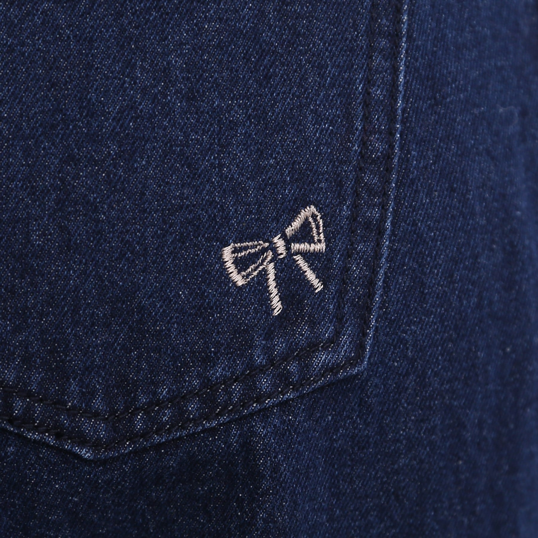 クチュールブローチ(Couture Brooch)の【大人可愛いデニムスタイル】リボン刺繍テーパードデニム25