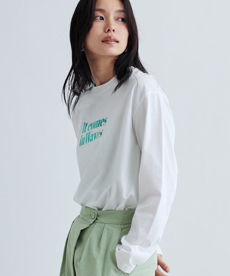 ギャレスト(GALLEST)のメタリックロゴロングスリーブTシャツ ホワイト(001)