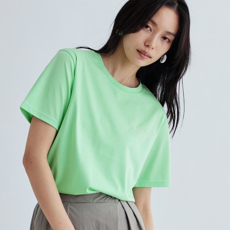ギャレスト(GALLEST)のクロップド丈ロゴTシャツ Ｔシャツ