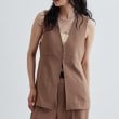 ギャレスト(GALLEST)の【接触冷感／セットアップ対応】イージーペプラムジレ キャメルブラウン(041)