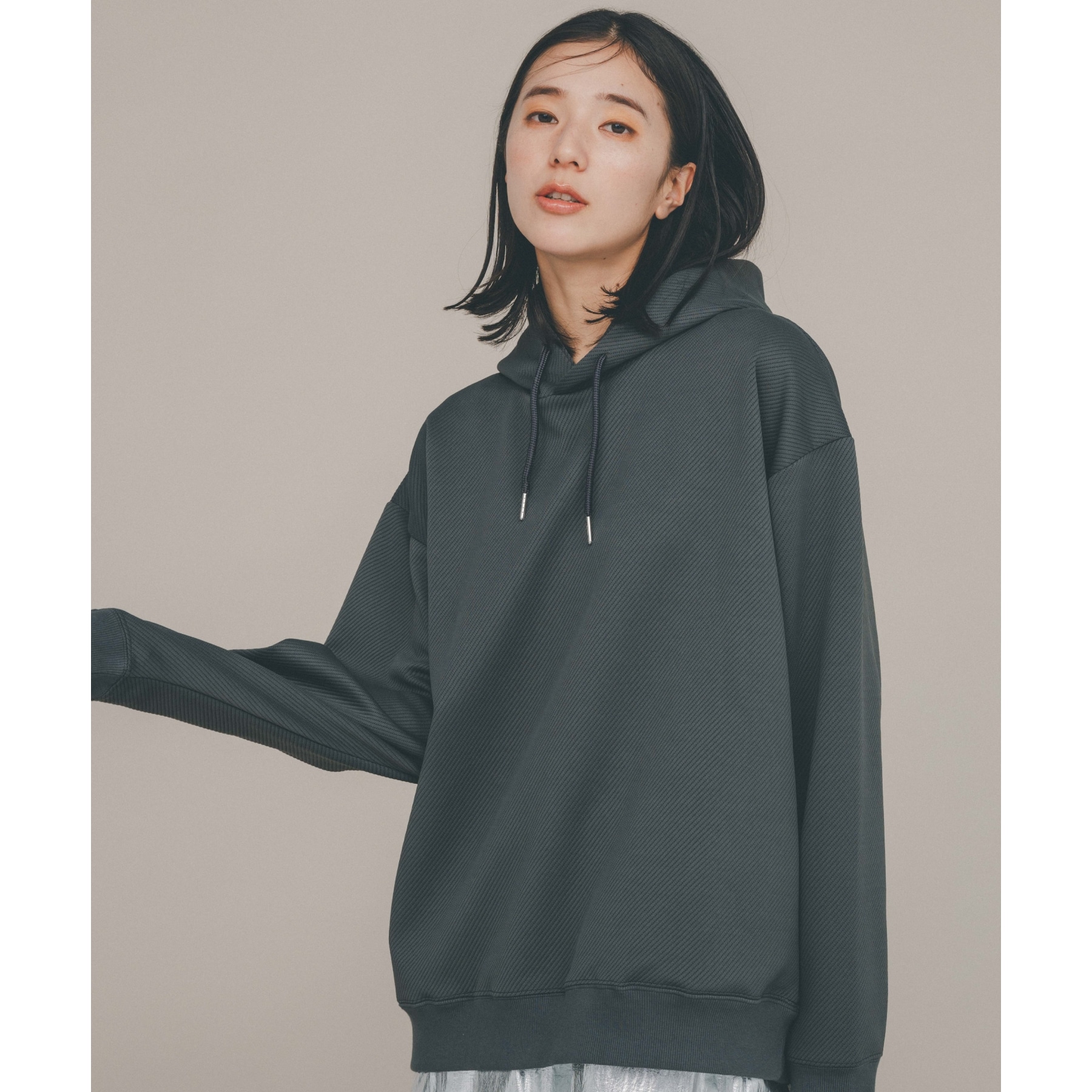 ザ ショップ ティーケー（メンズ）(THE SHOP TK(Men))の【ユニセックスでおすすめ】カルゼダンボールプルパーカ4