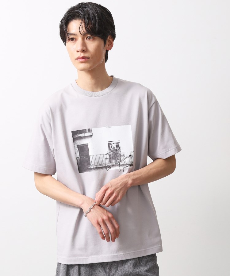 ザ ショップ ティーケー（メンズ）(THE SHOP TK(Men))の【旅するTシャツ】フォトプリント マシンウォッシャブル／サスティナブル ライトグレー(011)