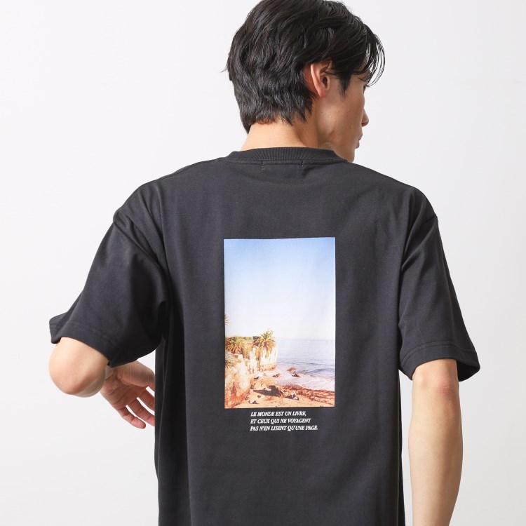 ザ ショップ ティーケー（メンズ）(THE SHOP TK(Men))の【旅するTシャツ】フォトプリント マシンウォッシャブル／サスティナブル Ｔシャツ