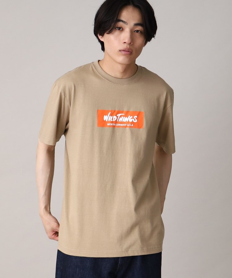 ザ ショップ ティーケー（メンズ）(THE SHOP TK(Men))の【ユニセックスアイテム】WILDTHINGS/ワイルドシングス別注ボックスロゴTEE ベージュ(052)