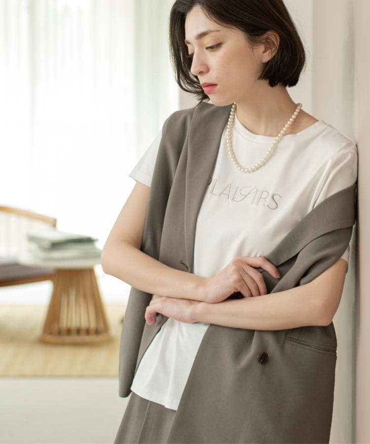 オペークドットクリップ(OPAQUE.CLIP)の刺繍＆スパンコールロゴTシャツ【洗濯機洗い可】 ホワイト(001)