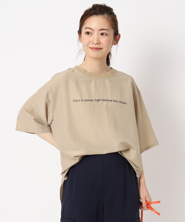 エスプリドール(ESPRIT D'OR)の【洗える/Tシャツ感覚のブラウス】ゆとり感のある大人のロゴブラウス ベージュ(052)