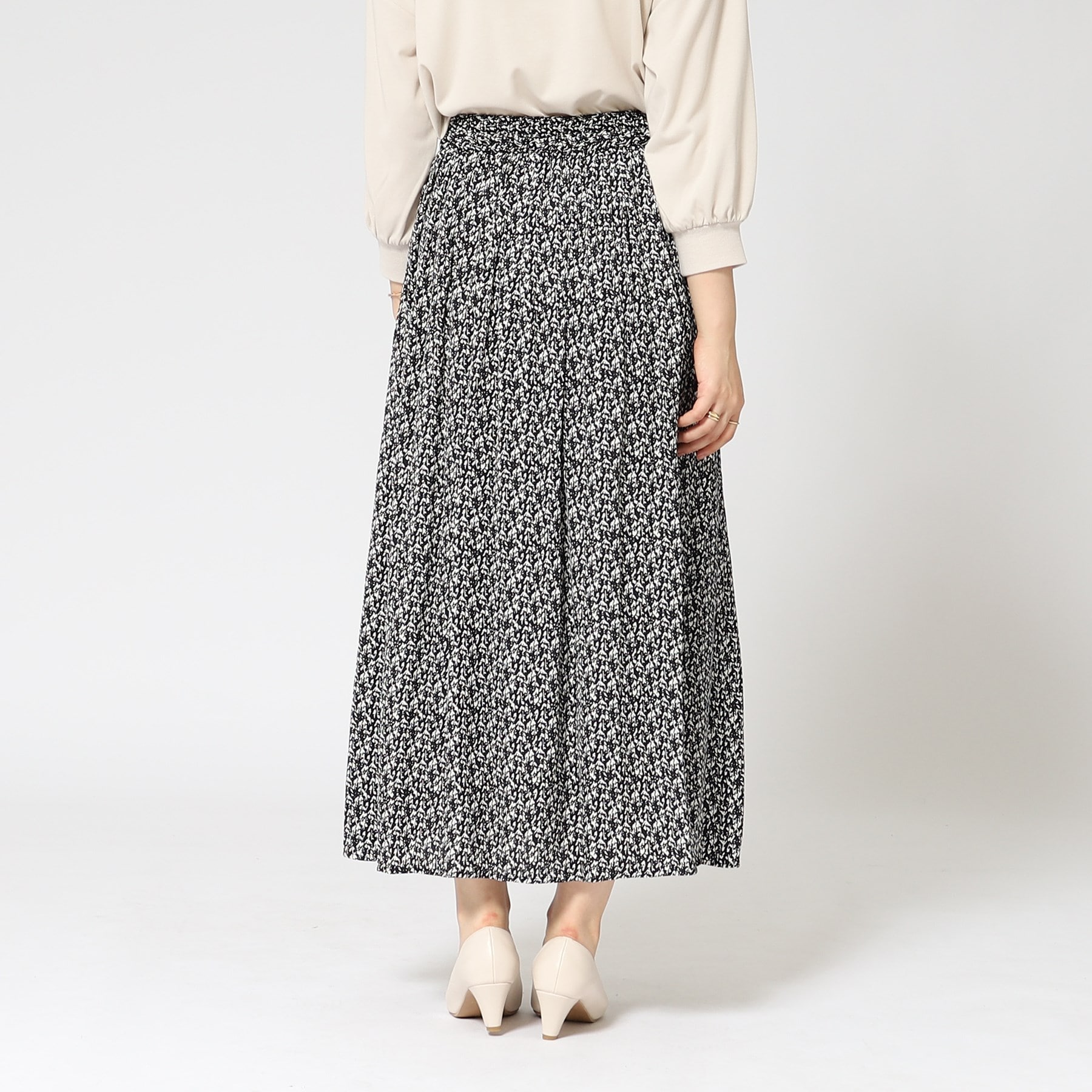 シューラルー/ドレスキップ(SHOO・LA・RUE/DRESKIP)の女性らしさあふれる サテンギャザースカート49