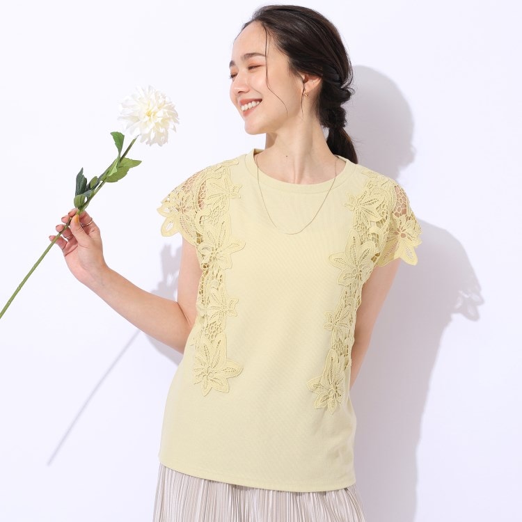 シューラルー/ドレスキップ(SHOO・LA・RUE/DRESKIP)の華やかなレース使いが目を惹く 大人のデザイントップス