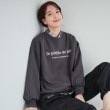 シューラルー/ドレスキップ(SHOO・LA・RUE/DRESKIP)の【S-LL】もちさら フロッキーロゴプリントスウェット チャコールグレー(014)