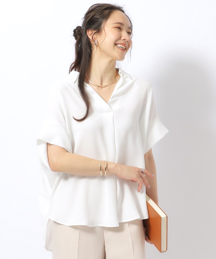 シューラルー/ドレスキップ(SHOO・LA・RUE/DRESKIP)の【洗濯後しわになりにくい】二の腕カバー とろみスキッパーブラウス オフホワイト(003)