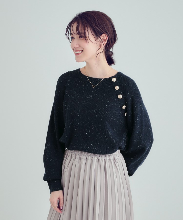 シューラルー/ドレスキップ(SHOO・LA・RUE/DRESKIP)の【S-LL/洗える】きらっとラメが華やか 肩金ボタンニット1