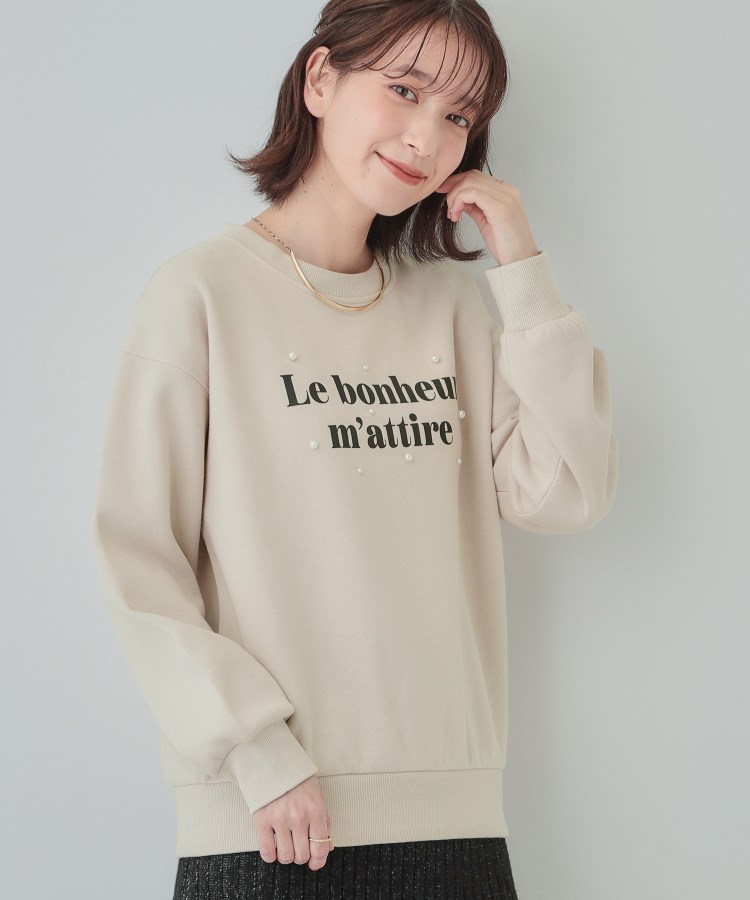 シューラルー/ドレスキップ(SHOO・LA・RUE/DRESKIP)の【S-LL】フェイクパール付きロゴ裏起毛トップス ベージュ(052)