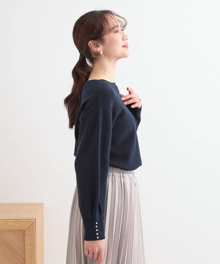 シューラルー/ドレスキップ(SHOO・LA・RUE/DRESKIP)の【洗える/S-LL】大人上品 お袖パール調ボタン付き ボートネックニット10