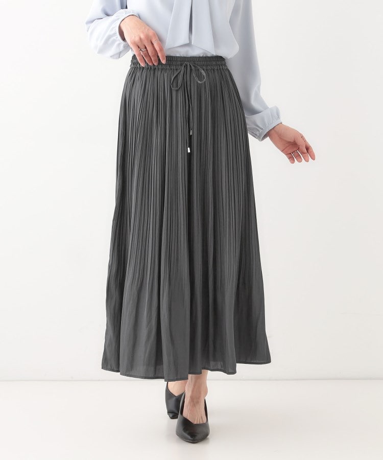 シューラルー/ドレスキップ(SHOO・LA・RUE/DRESKIP)の歩くたび揺れる サテンプリーツスカート1
