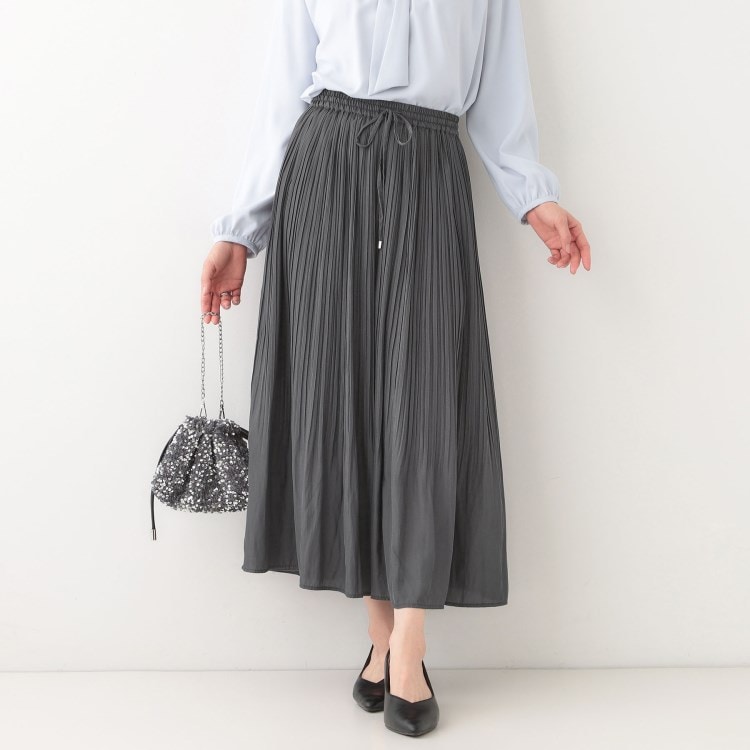 シューラルー/ドレスキップ(SHOO・LA・RUE/DRESKIP)の歩くたび揺れる サテンプリーツスカート マキシ・ロングスカート
