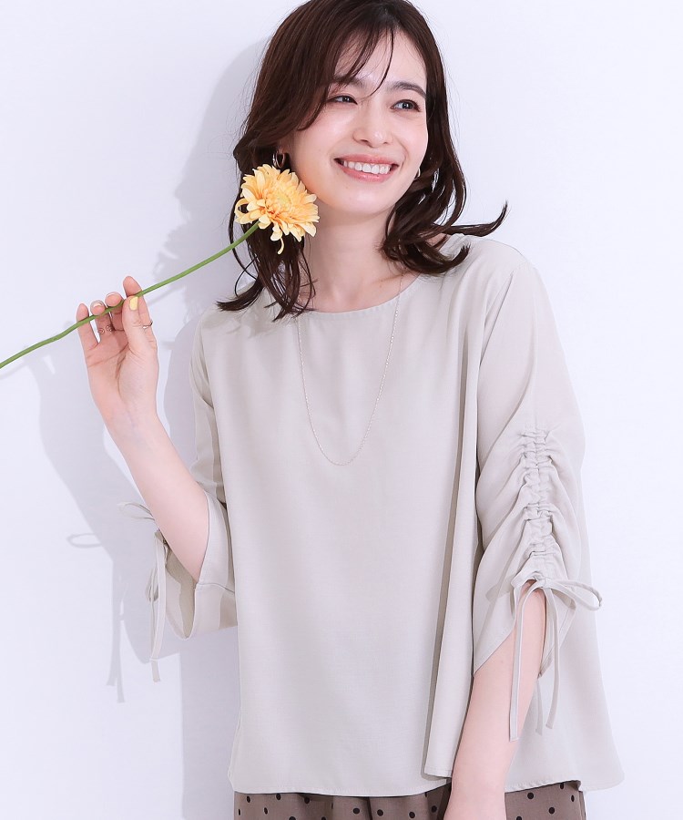シューラルー/ドレスキップ(SHOO・LA・RUE/DRESKIP)の【高レビュー/セットアップ可】お袖シャーリング 麻調ブラウス ライトベージュ(051)