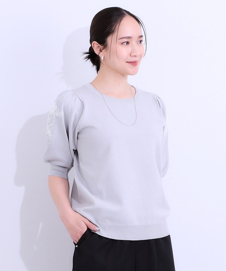 シューラルー/ドレスキップ(SHOO・LA・RUE/DRESKIP)の【S-LL】お袖刺繍がアクセント ラウンドネックニット1
