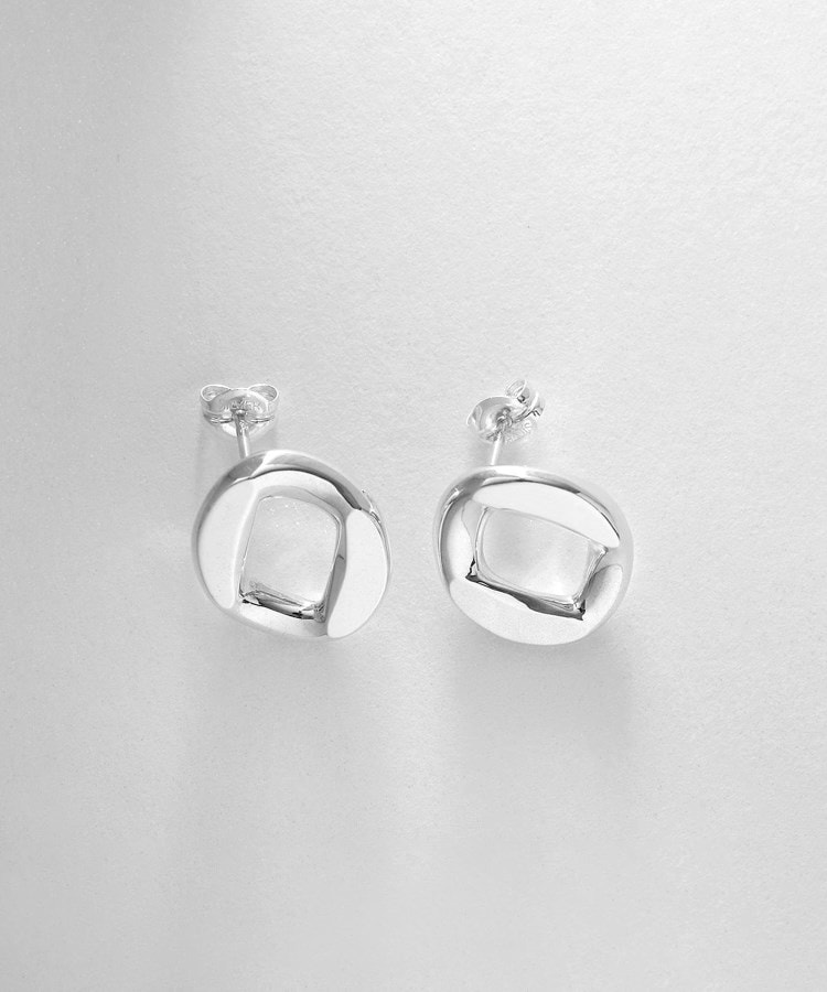 【WEB限定】カーブチェーンモチーフ シングルピアス(シルバー)