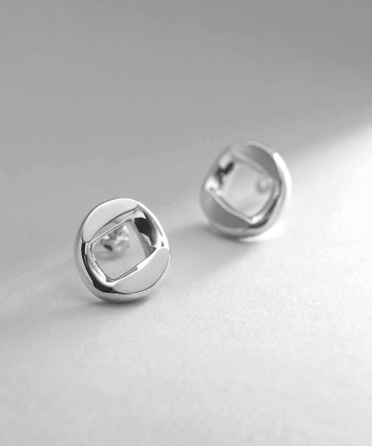【WEB限定】カーブチェーンモチーフ シングルピアス(シルバー)