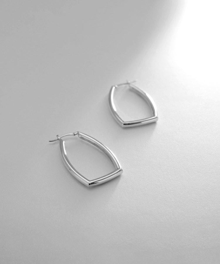 【WEB限定】ホロウ フープレクタングルピアス(シルバー)