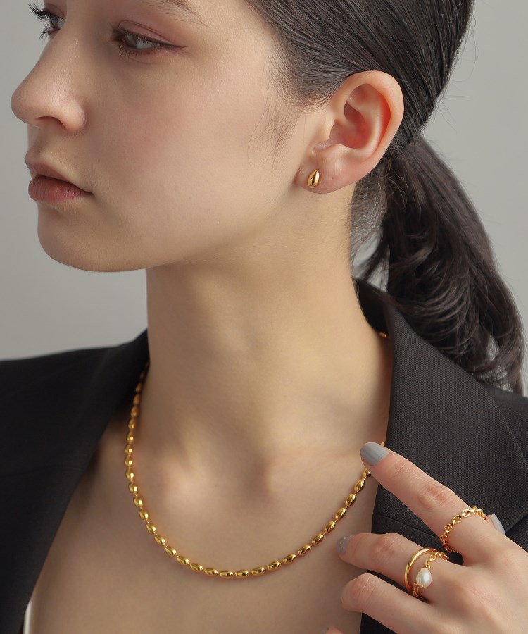 ココシュニック オンキッチュ(COCOSHNIK ONKITSCH)のシルバー ペアシェイプ スタッドピアス GP12