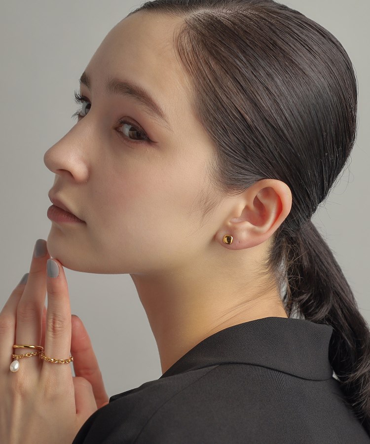 ココシュニック オンキッチュ(COCOSHNIK ONKITSCH)のシルバー クッションシェイプ スタッドピアス GP8