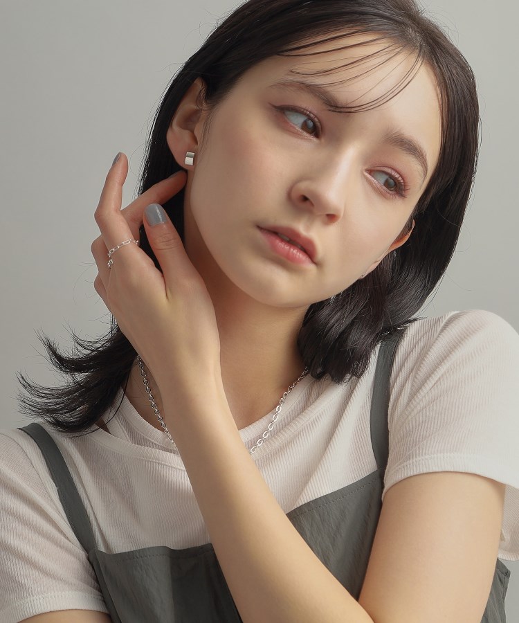 ココシュニック オンキッチュ(COCOSHNIK ONKITSCH)のシルバー シールドシェイプ スタッドピアス10
