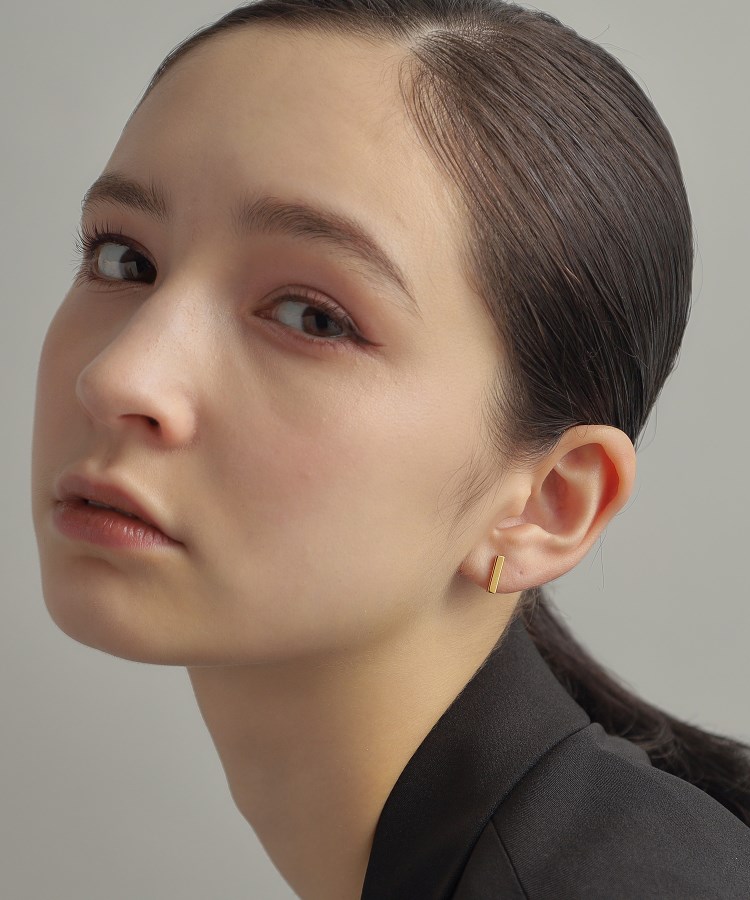 ココシュニック オンキッチュ(COCOSHNIK ONKITSCH)のシルバー レクタングル スタッドピアス GP13