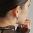 ココシュニック オンキッチュ(COCOSHNIK ONKITSCH)のシルバー ホロウフープピアス ペアシェイプM22