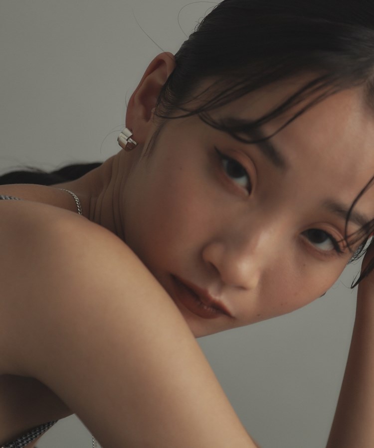 ココシュニック オンキッチュ(COCOSHNIK ONKITSCH)のシルバー スモールフープ スライドプレートピアス9