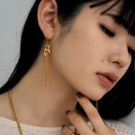 【現行品16500円】シルバー フラットカーブチェーンモチーフピアス GP BR76799A2034_m2_a008.jpg
