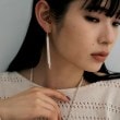 ココシュニック オンキッチュ(COCOSHNIK ONKITSCH)のシルバー カーブチェーンフリンジピアス7