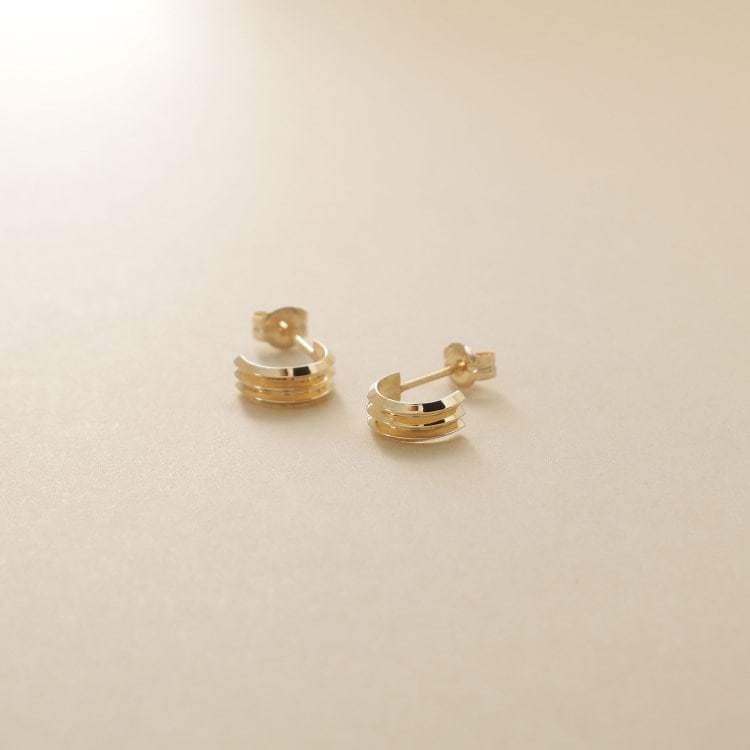 ココシュニック オンキッチュ(COCOSHNIK ONKITSCH)のK10トリプルリッジピアス ピアス