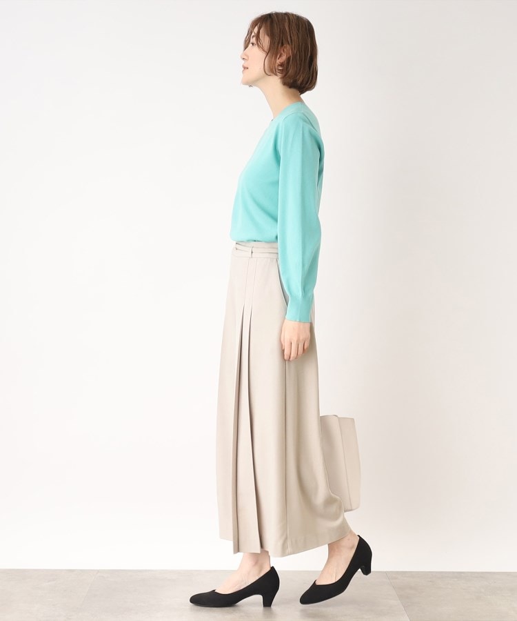 グローブ(grove)のスカートの上品さとパンツのアクティブさを兼ね備えたスカートパンツ2