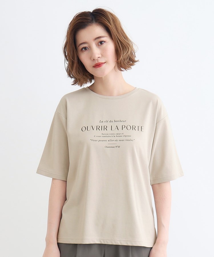 グローブ(grove)の＜接触冷感・UVカット・ご自宅で洗える＞ロゴプリント5分袖Tシャツ ベージュ(052)