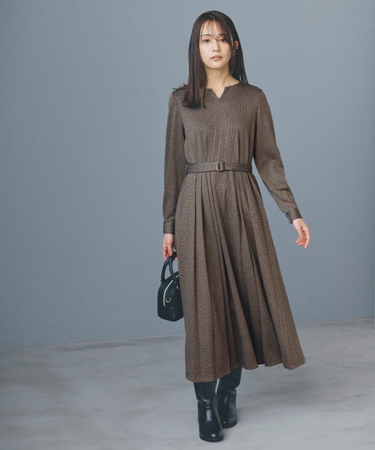 グローブ(grove)のカットジャカードワンピース ベージュ(252)