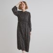 グローブ(grove)のフロントタックフラワープリントワンピース ブラック(119)