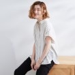 グローブ(grove)の【雑誌掲載】お手入れ楽ちんが嬉しい機能付き！大人のキレイとろみシャツ オフストライプ(103)