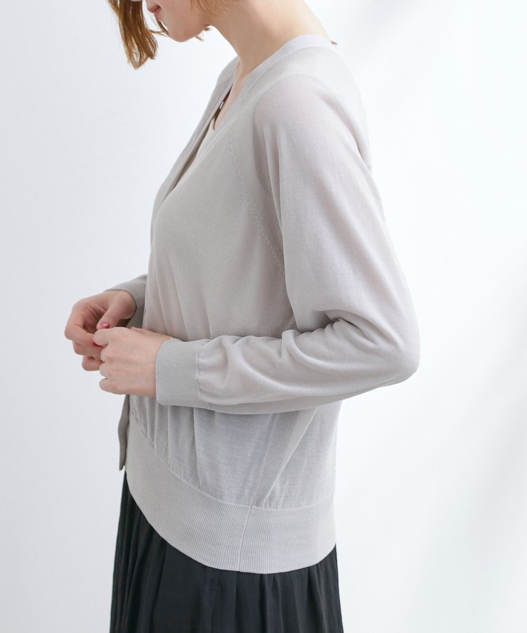 グローブ(grove)の大人な抜け感シアーラグランVネックカーデ14