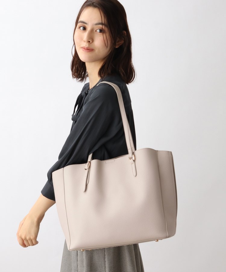 グローブ(grove)の◆【A4・軽量】お仕事スタメンBAG！ポーチ付きサイドスリットA4トート17