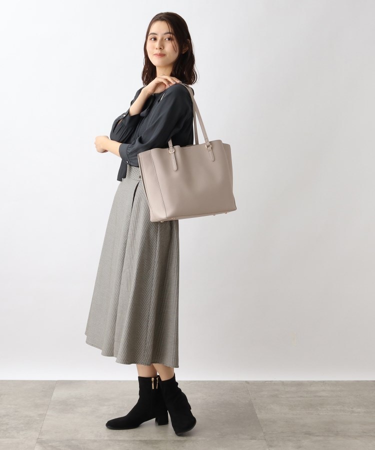 グローブ(grove)の◆【A4・軽量】お仕事スタメンBAG！ポーチ付きサイドスリットA4トート19