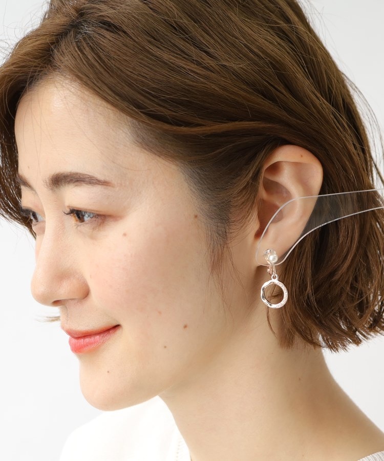メタルサークルフェイクパールイヤリング【痛くなりにくいパーツ使用