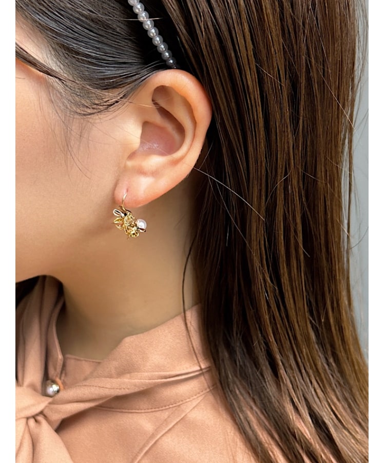 グローブ(grove)のメタルフラワービジューピアス4