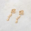 グローブ(grove)の【痛くなりにくいイヤリング】フラワーブーケイヤリング1