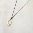 グローブ(grove)の【ネックホルダー】変形オーバルコードネックレス ゴールド(007)