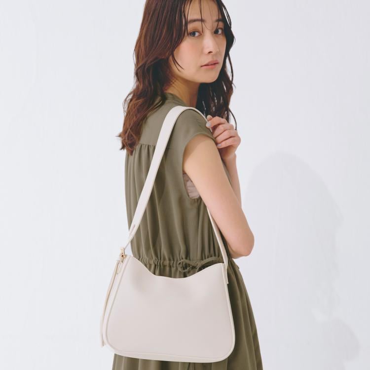 グローブ(grove)のダブルバックルラウンドワイドショルダー ショルダーバッグ